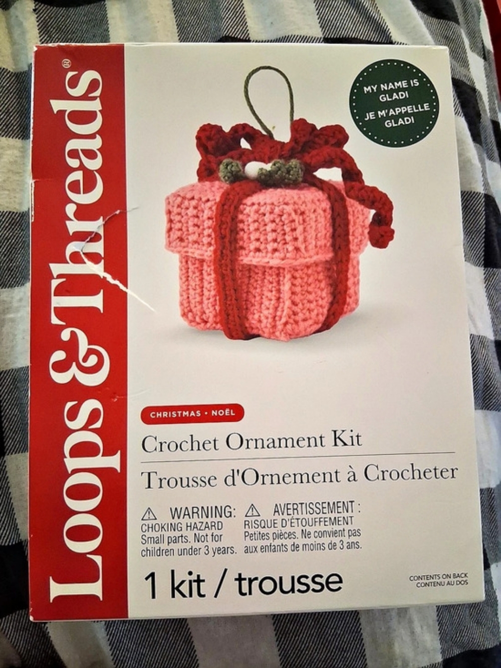 Loops & Threads Crochet Ornament Kit - Gladi Gift Box Design NWT